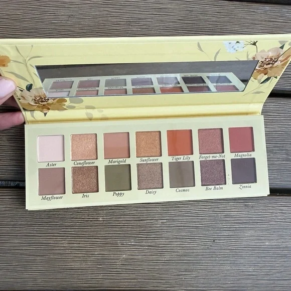 Laura Geller Floral Eyeshadow Palette - Picture 4 of 4